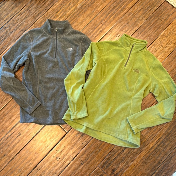 The North Face Quarter Zip Fleece Pullover - Picture 1 of 4